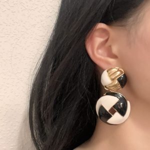 Fashion Black And White Dripping Geometric Round Earrings